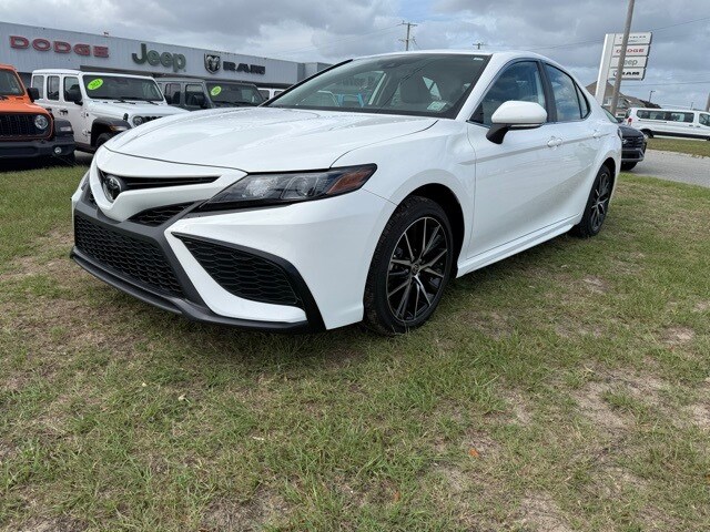 2024 Toyota Camry SE photo 3