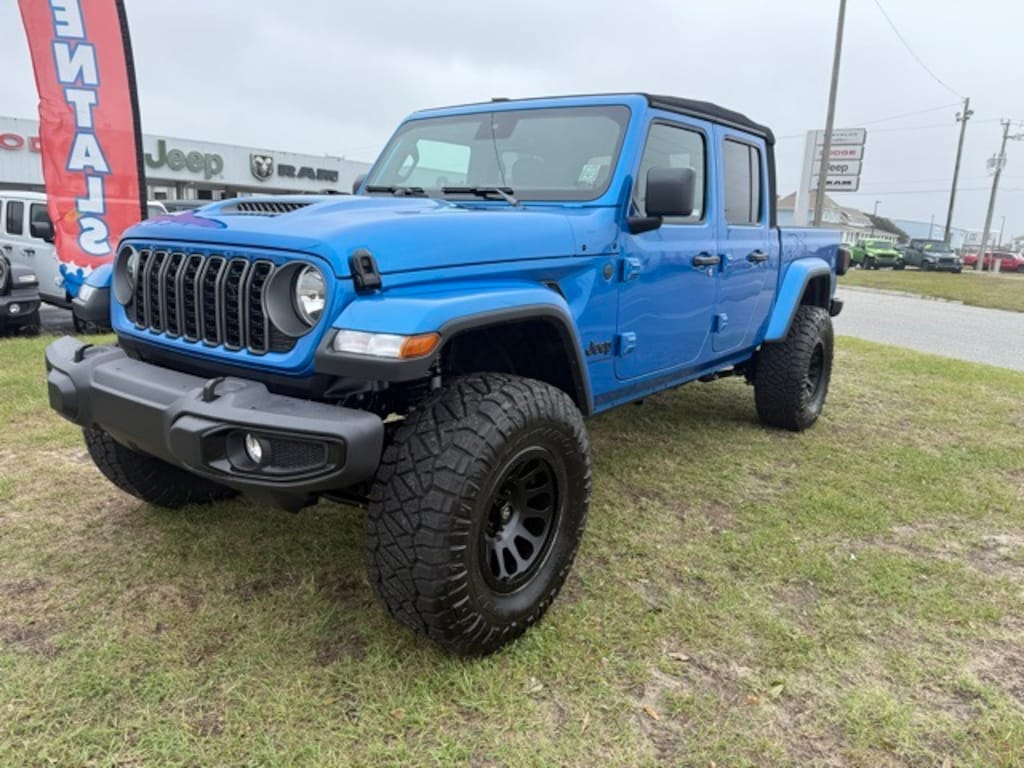 New 2025 Jeep Gladiator SPORT S 4X4 Pickup