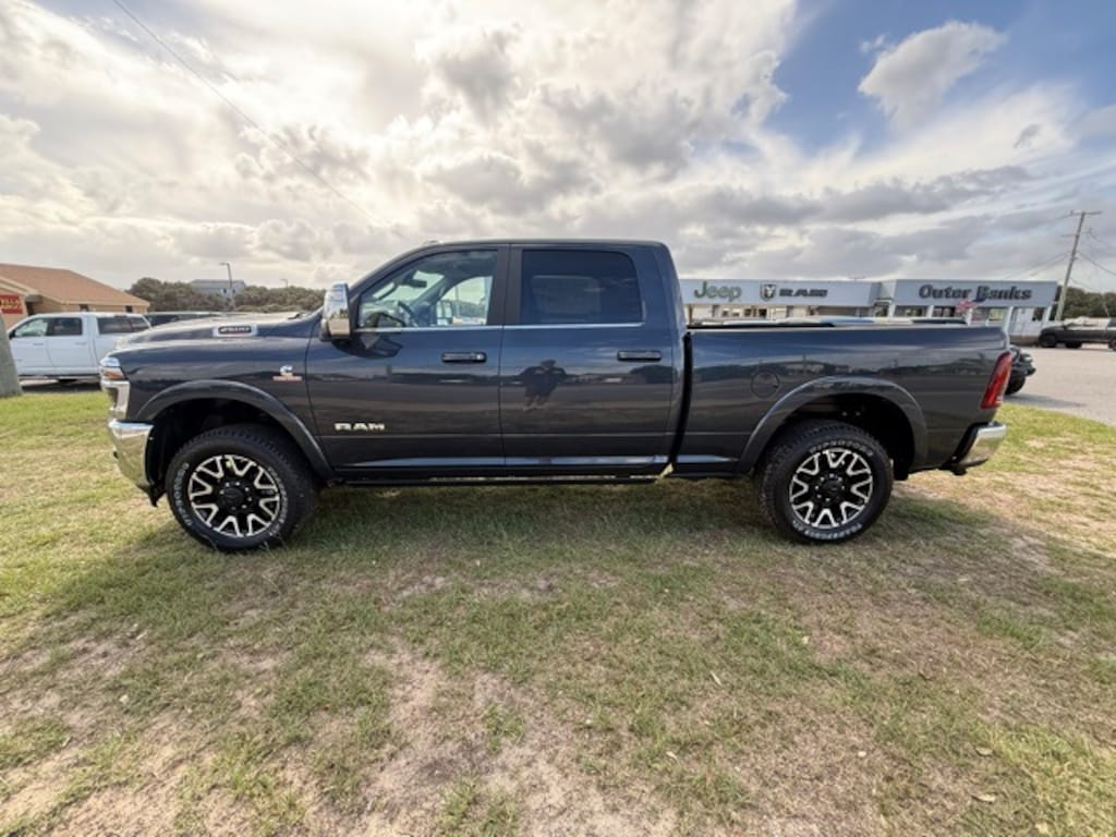 New 2025 Ram 2500 LIMITED LONGHORN CREW CAB 4X4 6'4 BOX Pickup