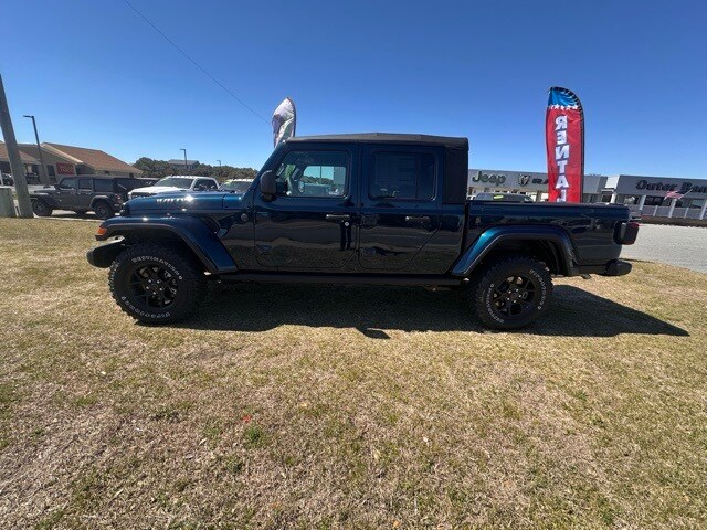 2025 Jeep Gladiator Willys photo 4