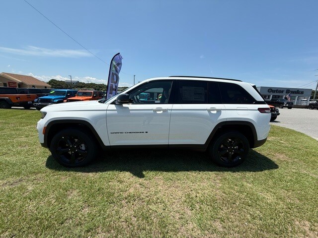 2025 Jeep Grand Cherokee Limited photo 2