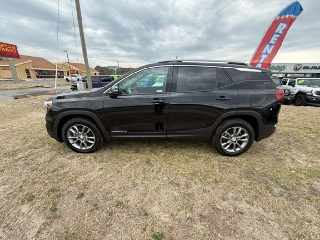 Used 2024 GMC Terrain SLT SUV