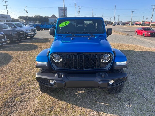 2025 Jeep Gladiator Willys photo 2