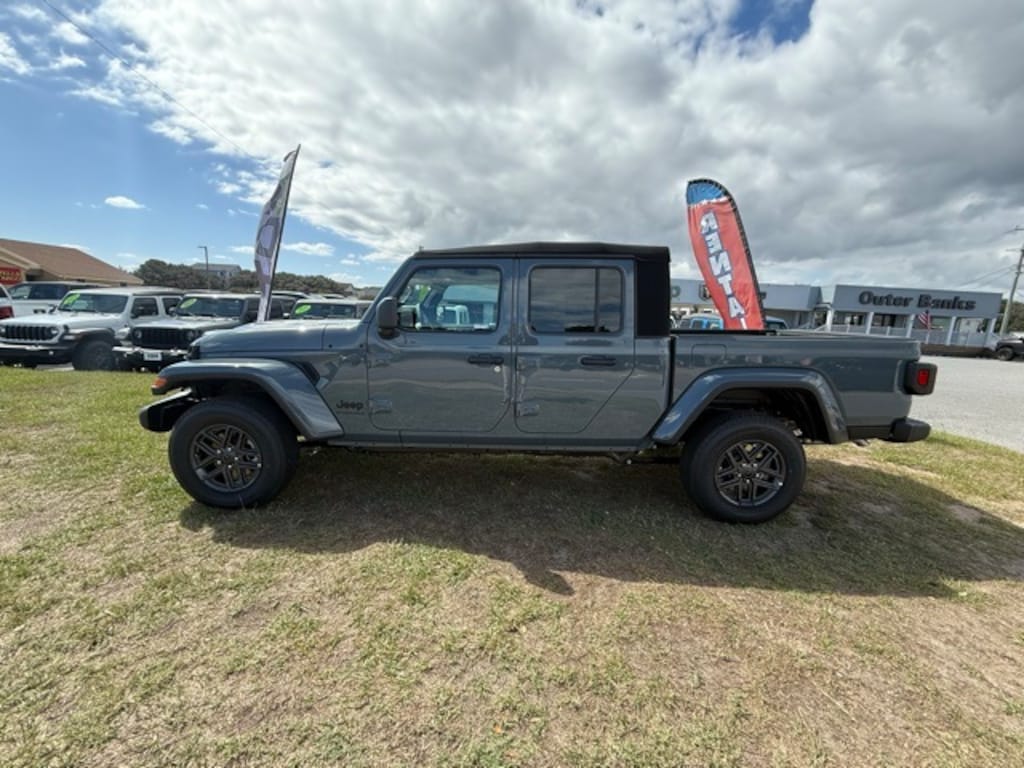 New 2025 Jeep Gladiator SPORT S 4X4 Pickup