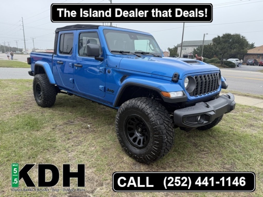 New 2025 Jeep Gladiator SPORT S 4X4 Pickup