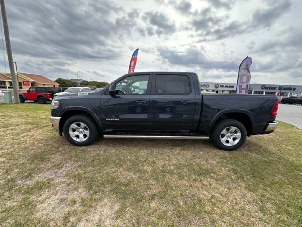 New 2025 Ram 1500 BIG HORN CREW CAB 4X4 5'7 BOX Pickup