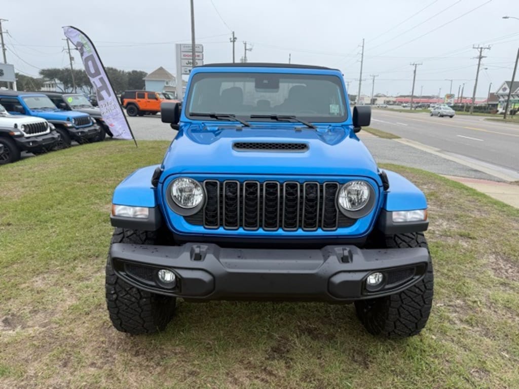 New 2025 Jeep Gladiator SPORT S 4X4 Pickup