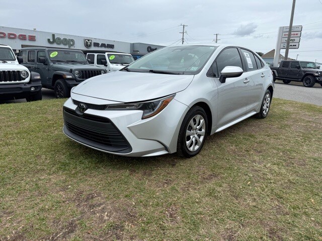 2024 Toyota Corolla LE photo 3