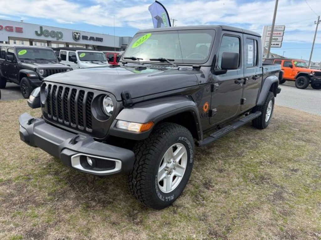 Used 2022 Jeep Gladiator Sport Truck