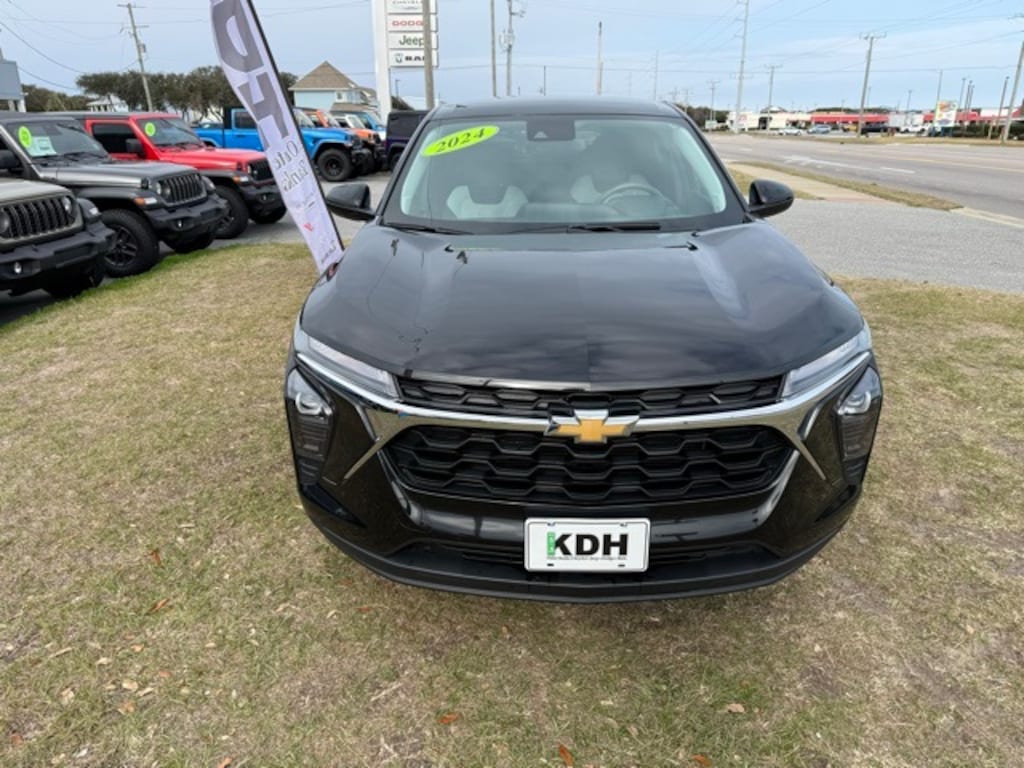 Used 2024 Chevrolet Trax LS SUV