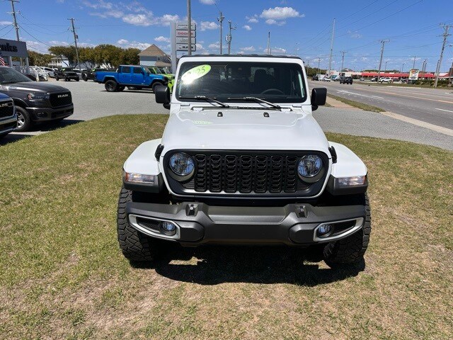 2025 Jeep Gladiator Sport S photo 2