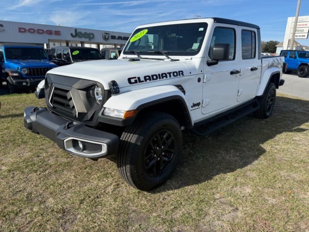 Used 2023 Jeep Gladiator Sport Truck