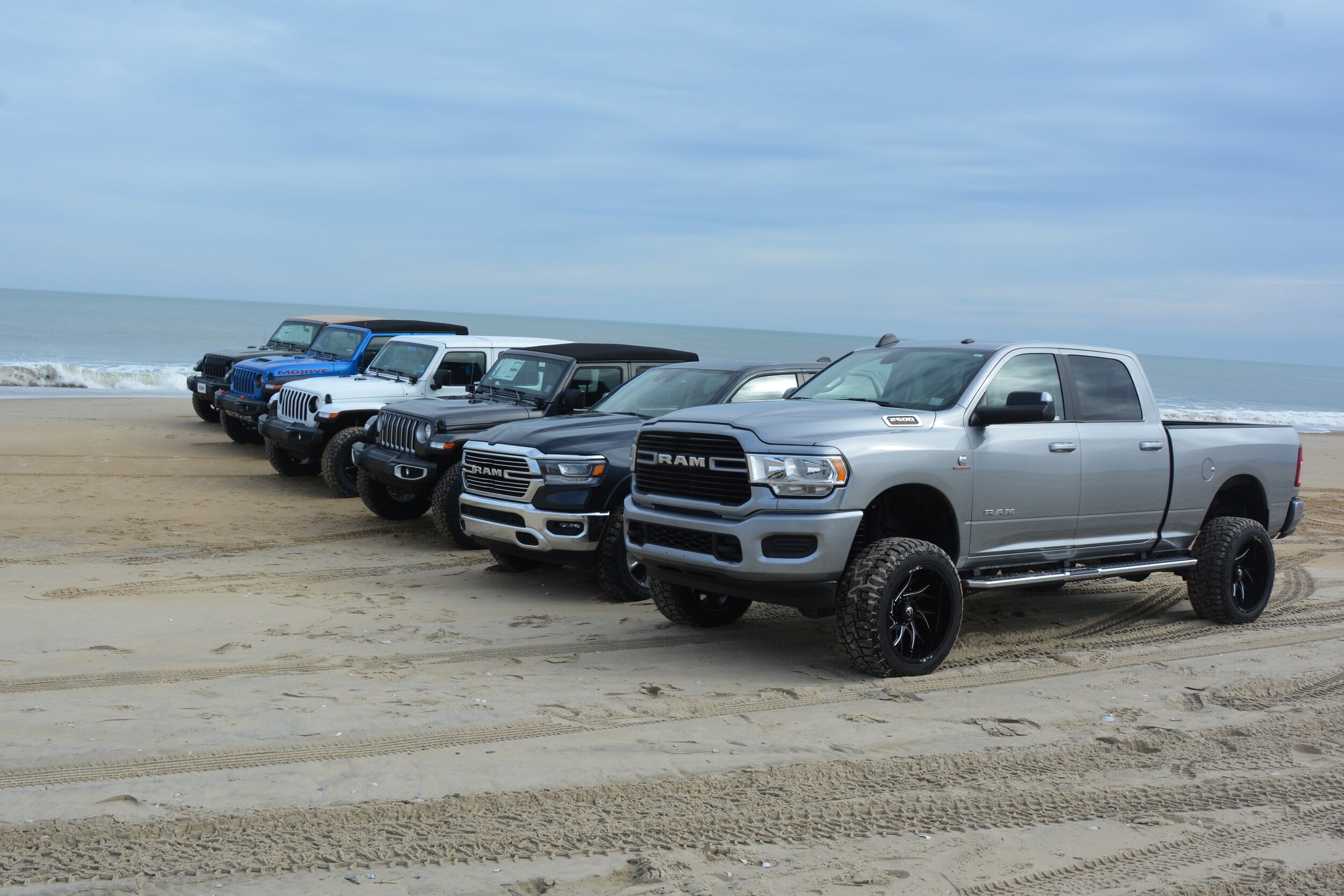 Interactive Garage Customize your vehicle Outer Banks Chrysler Jeep