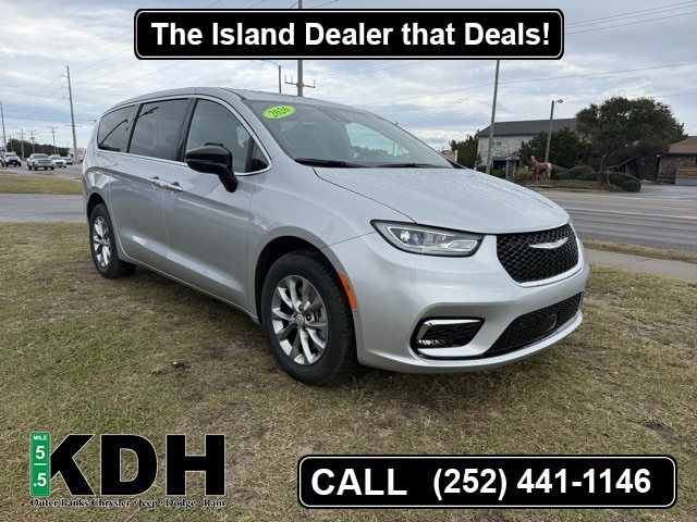 2026 Chrysler Pacifica Select's photo