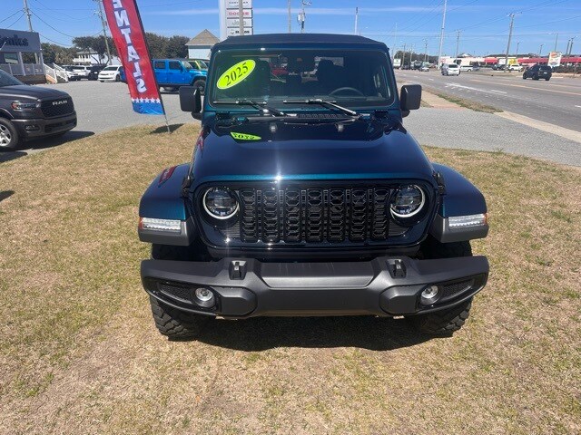 2025 Jeep Gladiator Willys photo 2