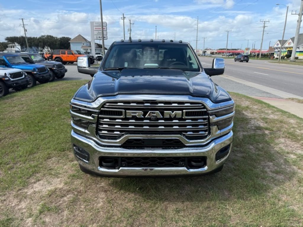 New 2025 Ram 2500 LIMITED LONGHORN CREW CAB 4X4 6'4 BOX Pickup