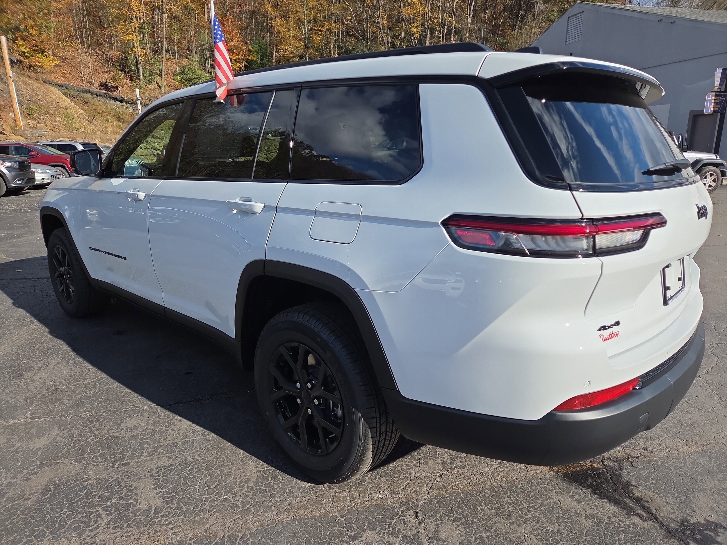 2025 Jeep Grand Cherokee Laredo photo 2