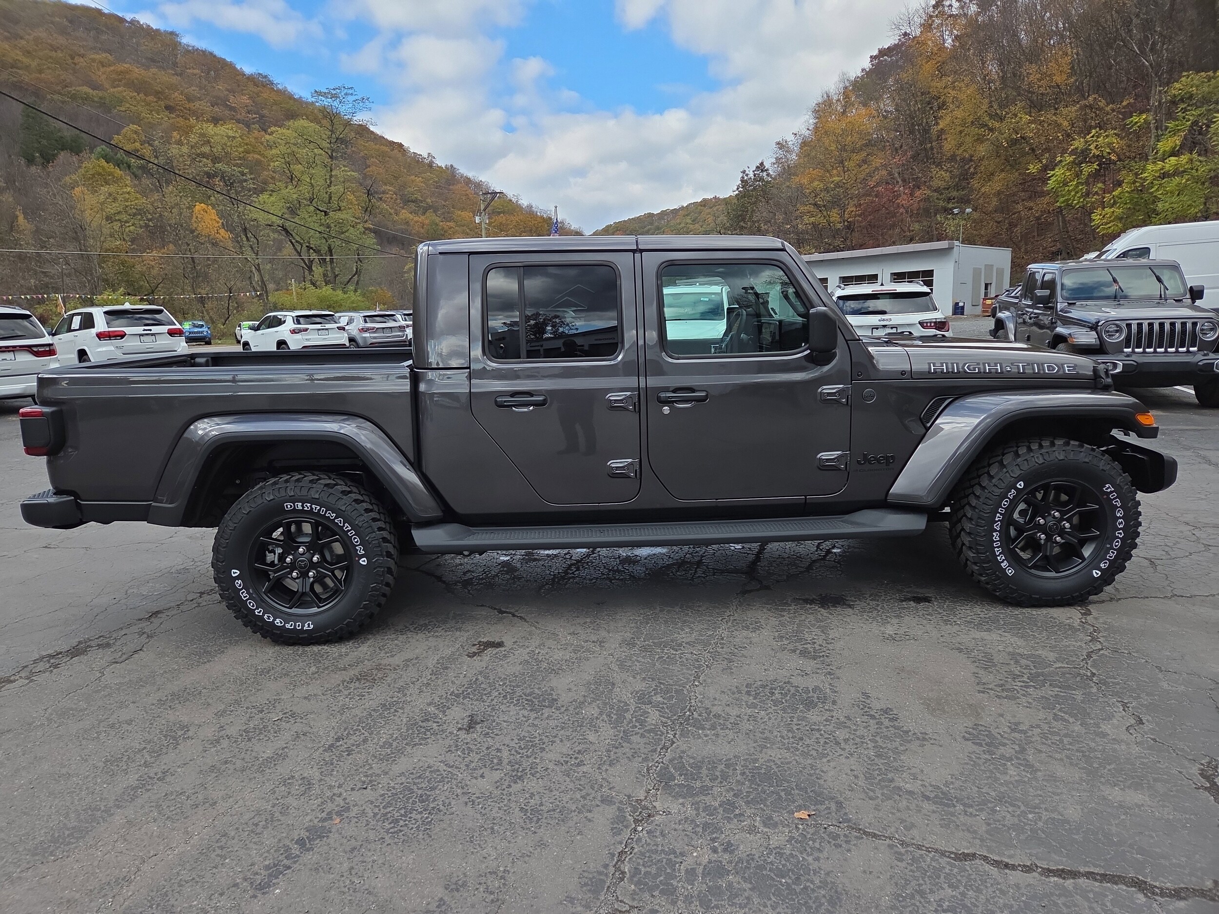 2025 Jeep Gladiator Sport photo 2