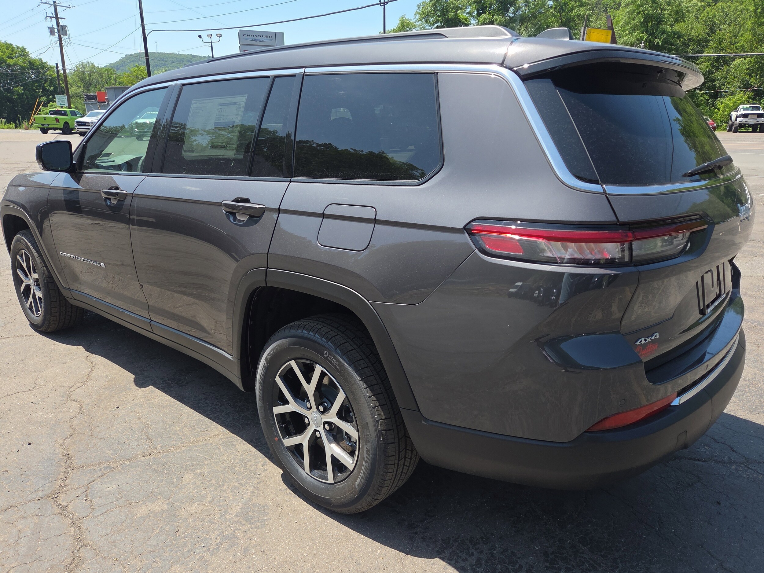 2025 Jeep Grand Cherokee Limited photo 3