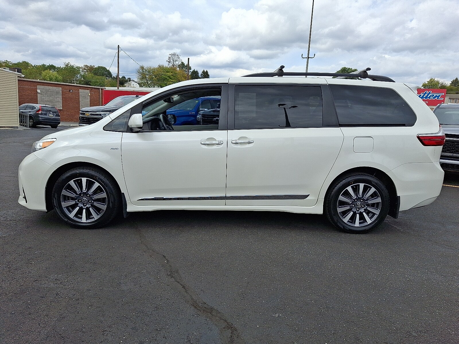 2018 Toyota Sienna XLE photo 2