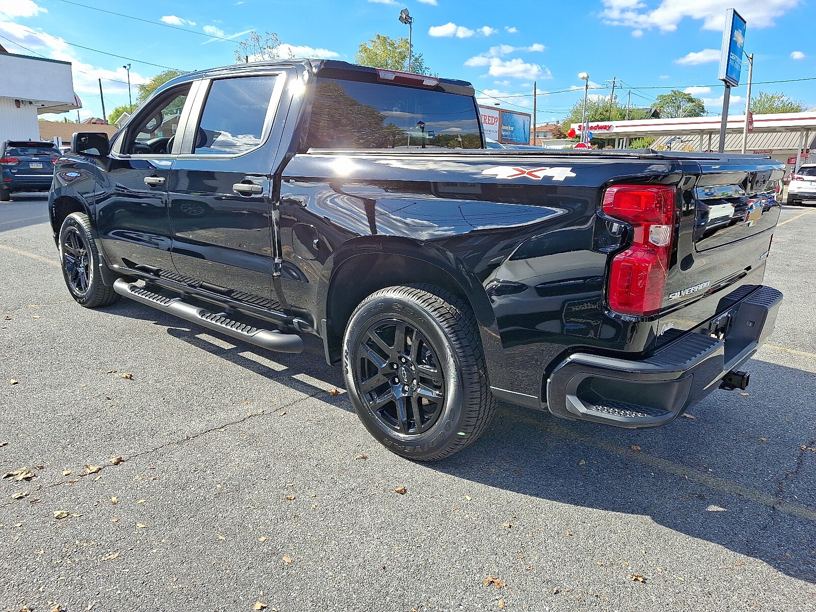 2023 Chevrolet Silverado 1500 Custom photo 2