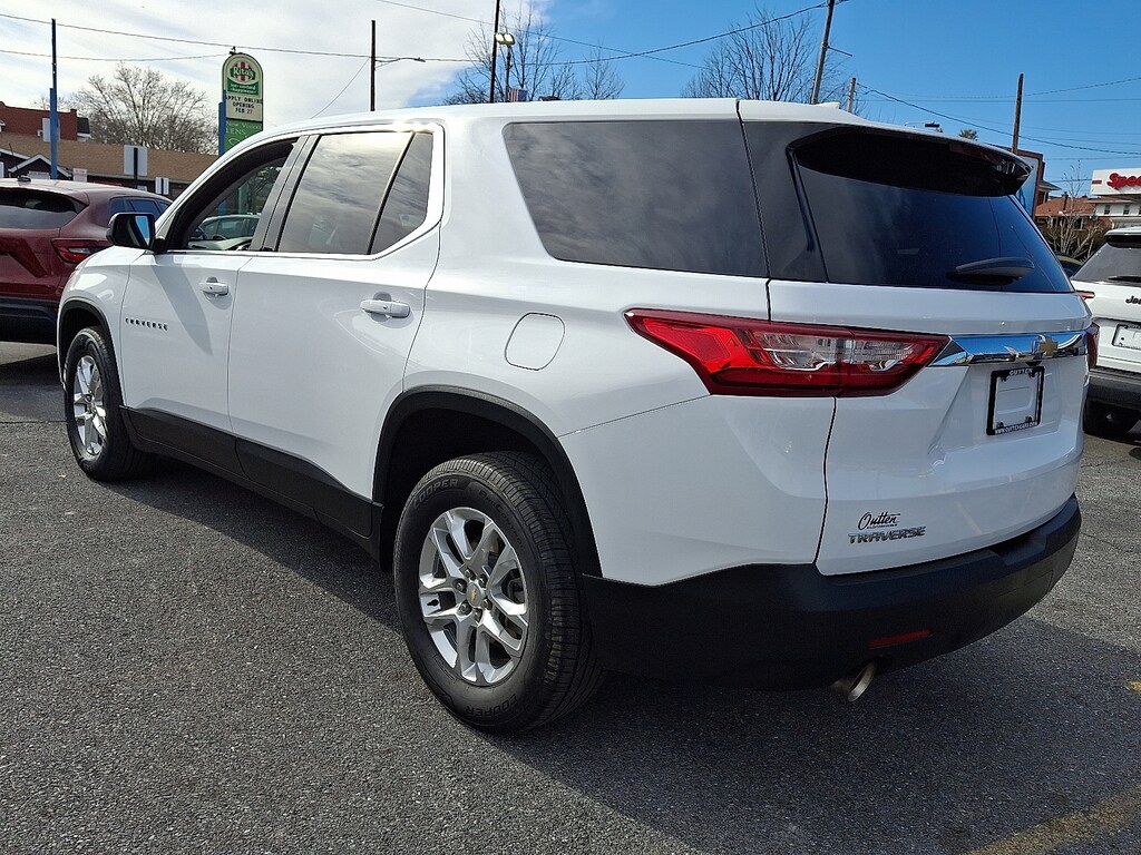 Used 2021 Chevrolet Traverse FWD LS SUV