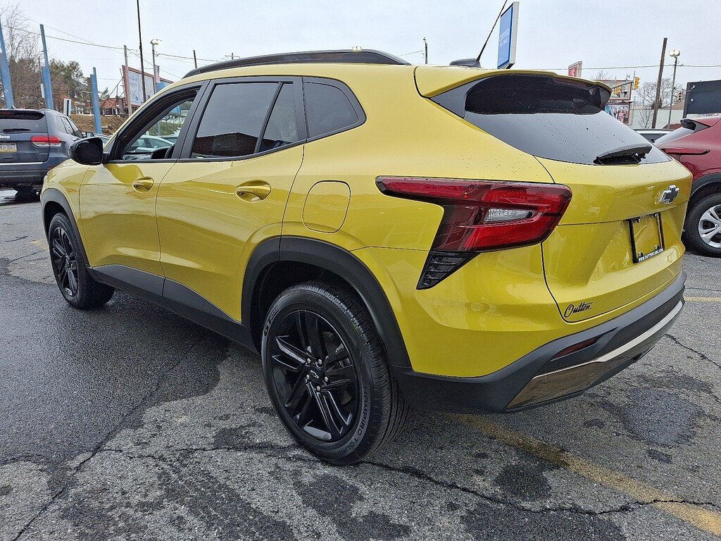 Used 2024 Chevrolet Trax FWD Activ SUV