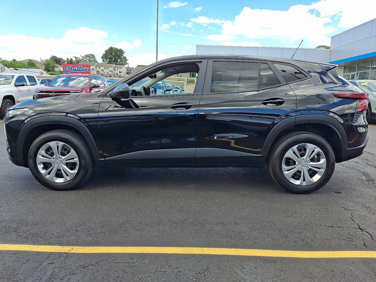 2025 Chevrolet Trax LS photo 2