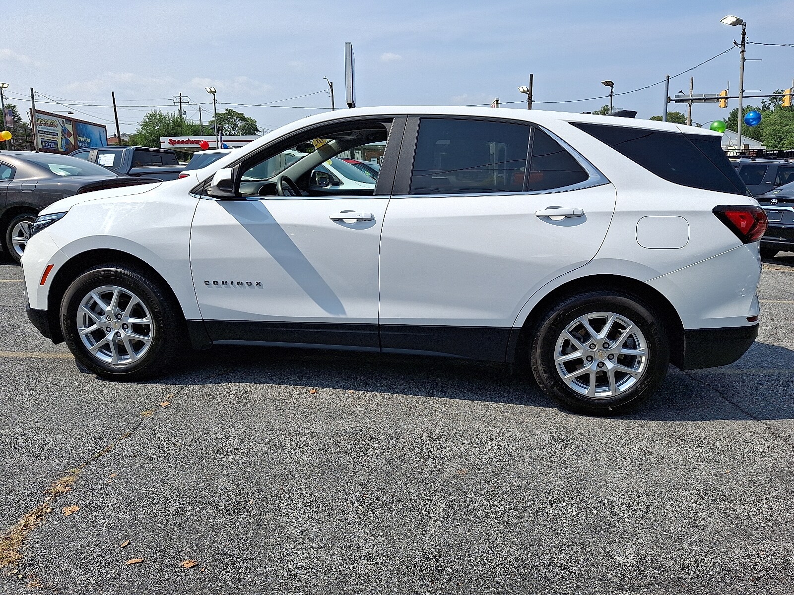 2022 Chevrolet Equinox LT photo 2