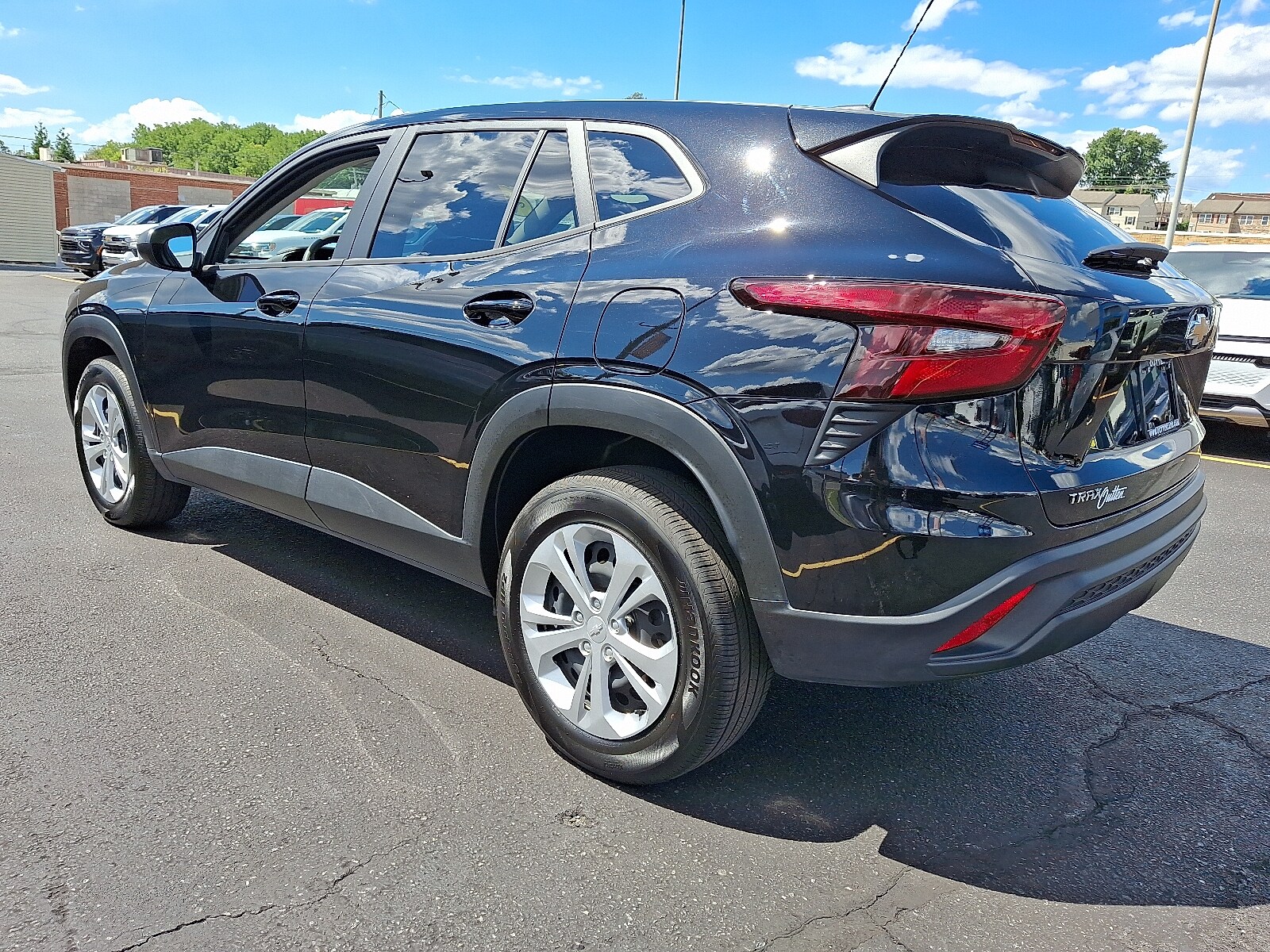 2025 Chevrolet Trax LS photo 2