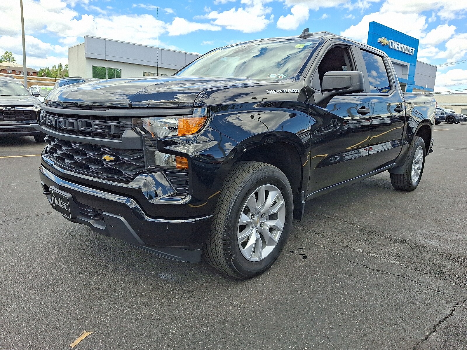 2023 Chevrolet Silverado 1500 4WD Crew Cab Short Bed Custom