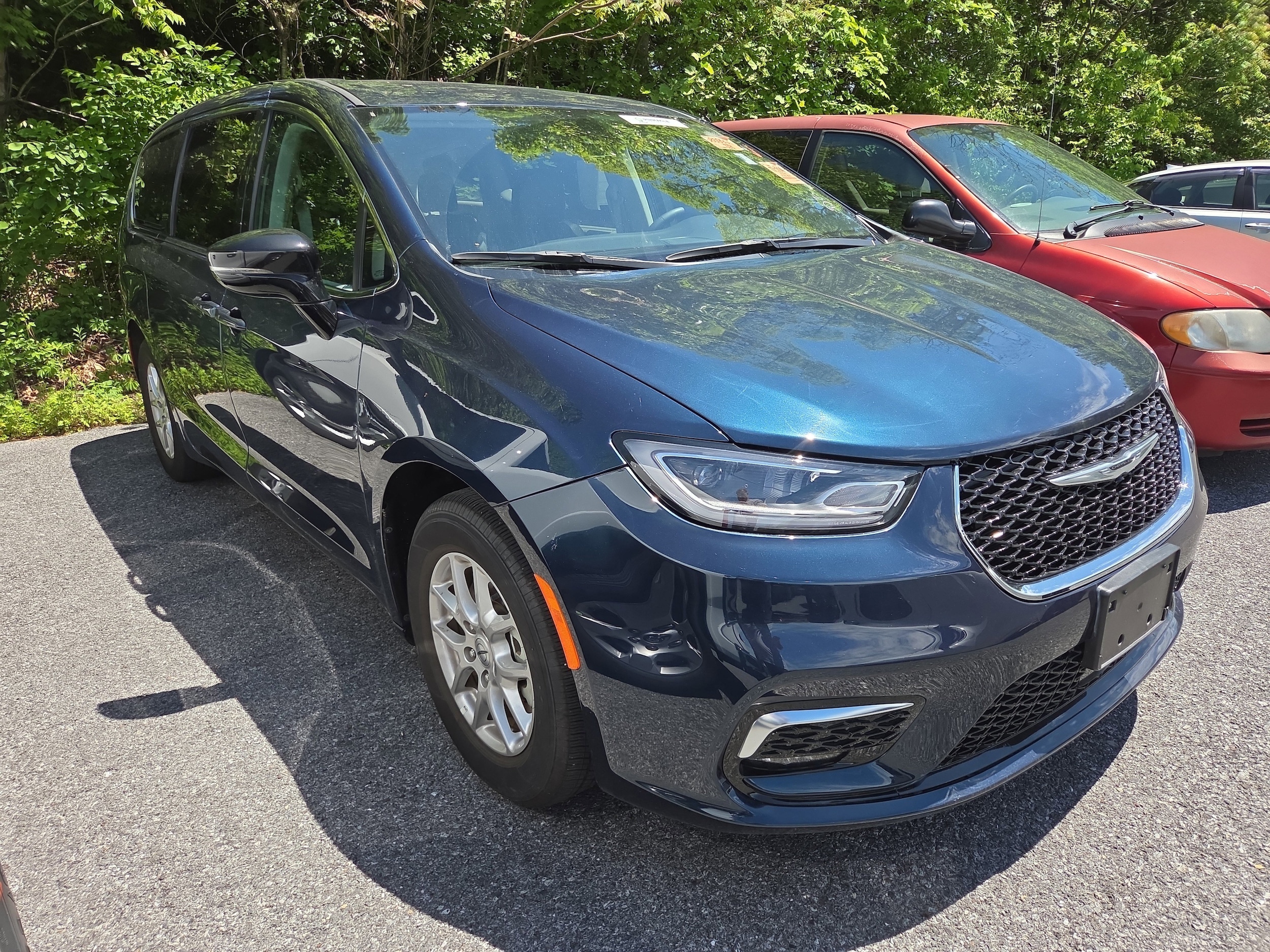 2024 Chrysler Pacifica Touring L's photo