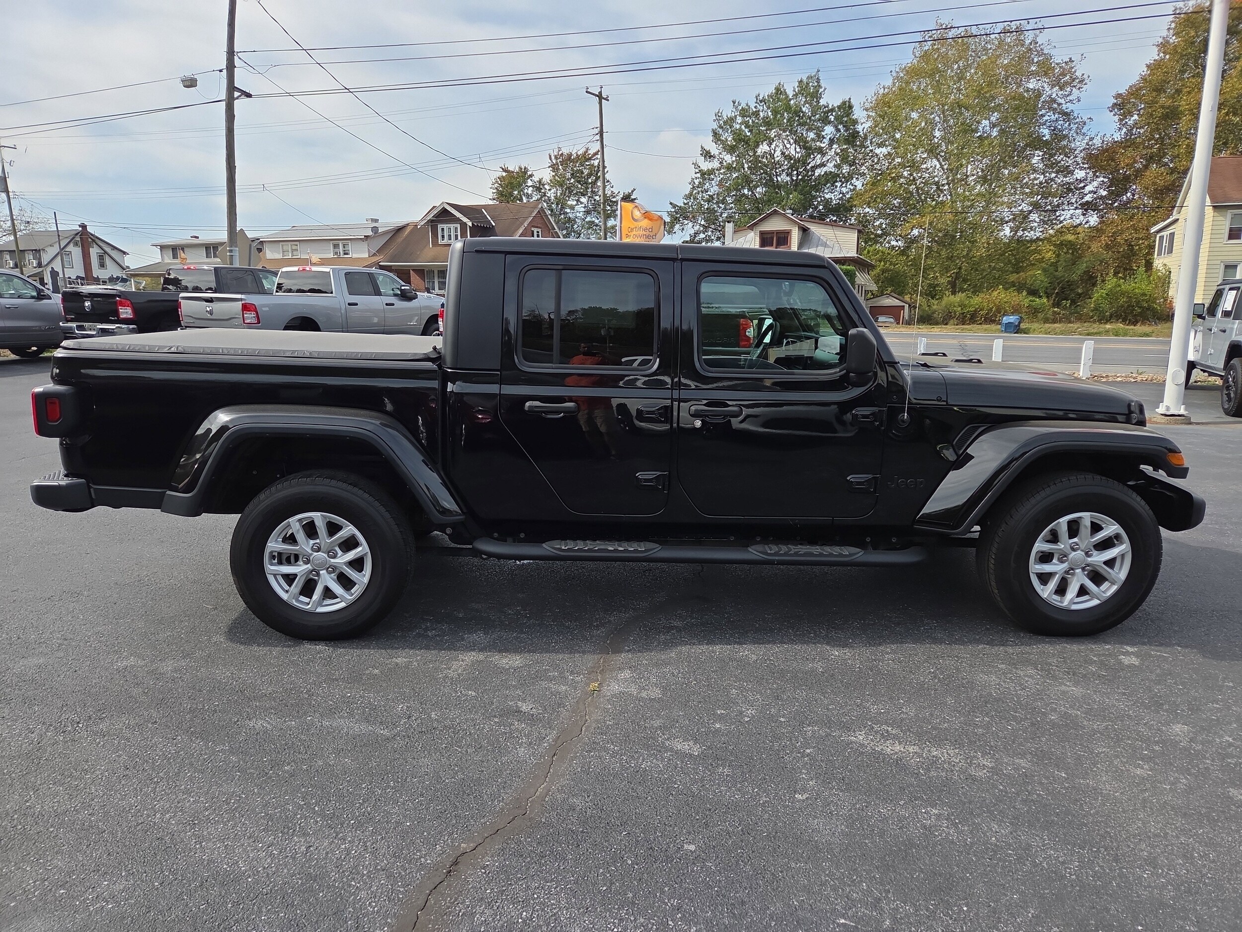 2023 Jeep Gladiator Sport photo 2