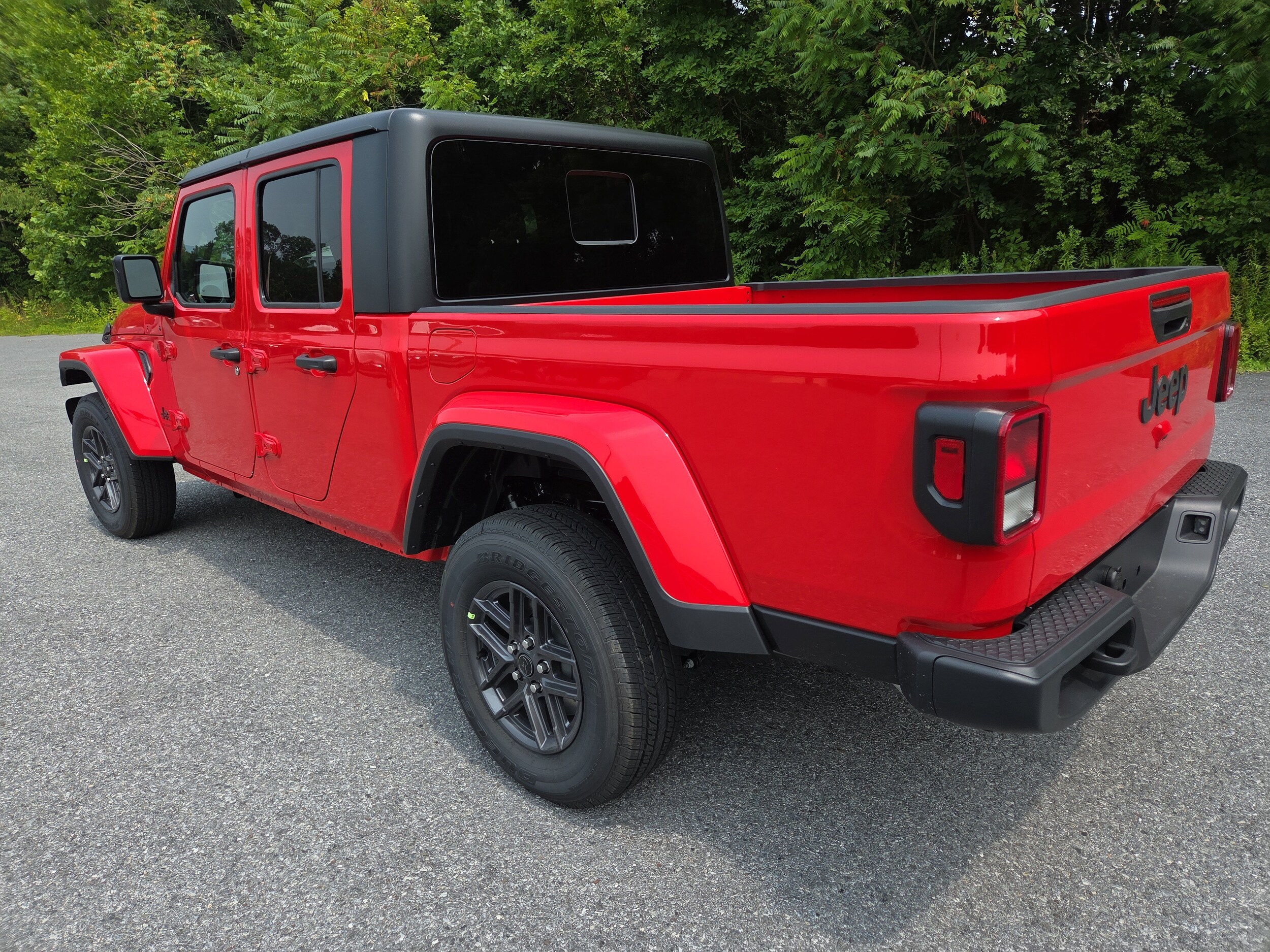 2025 Jeep Gladiator Sport S photo 4