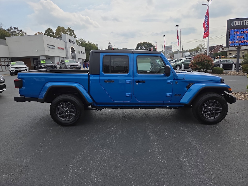 New 2025 Jeep Gladiator SPORT S 4X4 Pickup