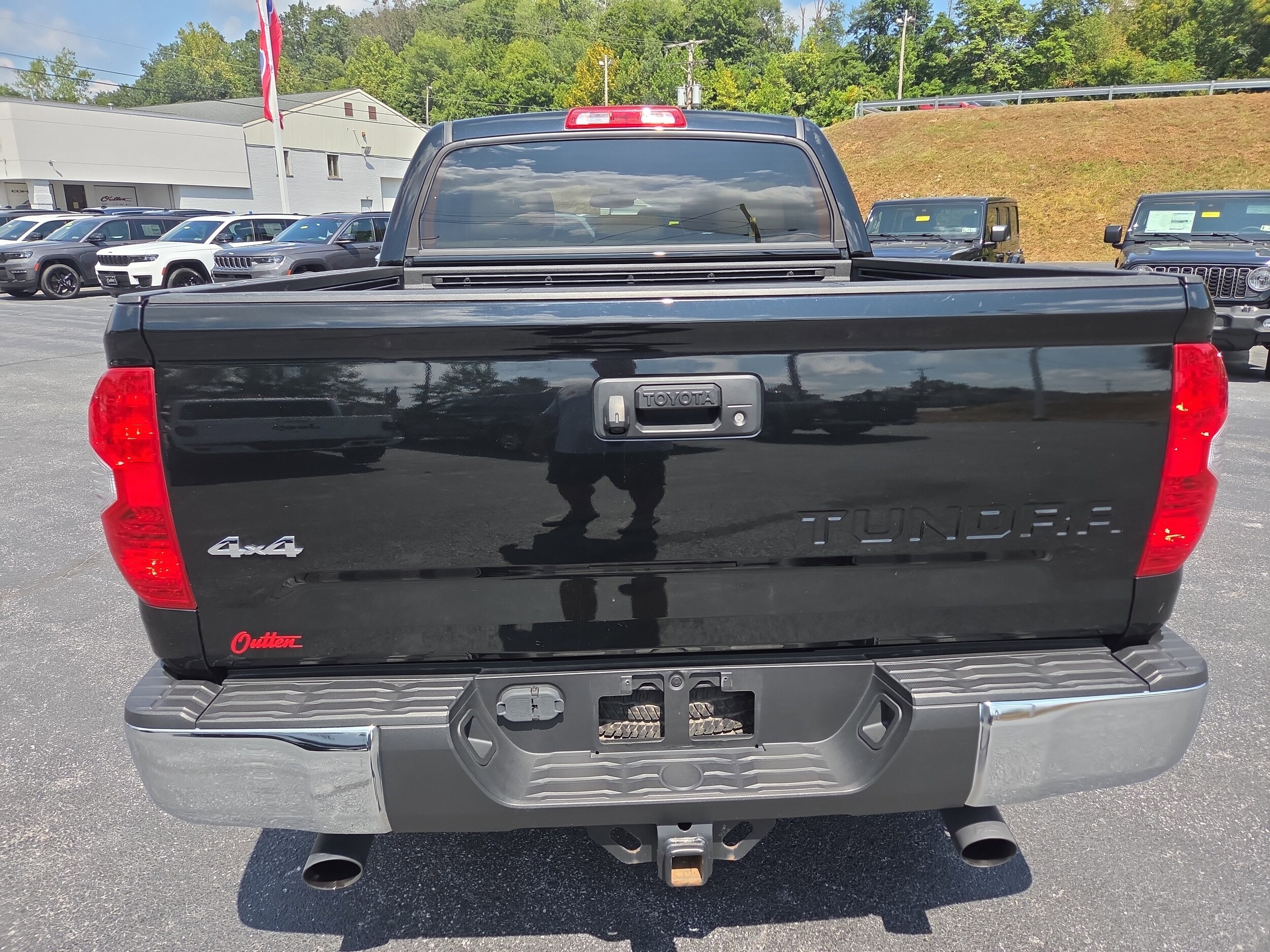 2019 Toyota Tundra SR5 CrewMax photo 4