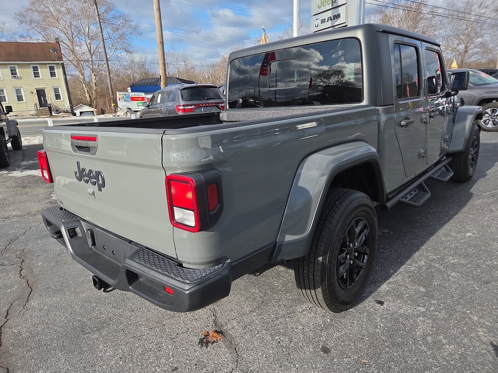 Used 2022 Jeep Gladiator Sport Truck Crew Cab