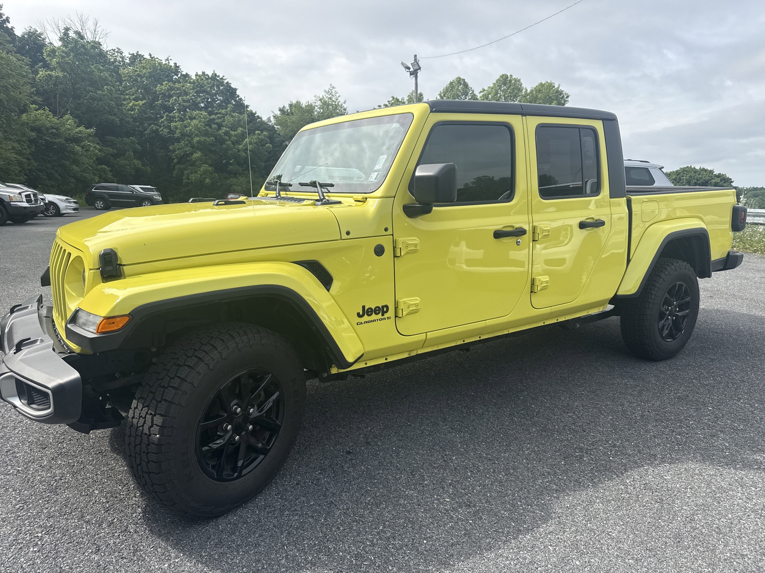 2023 Jeep Gladiator Sport S's photo