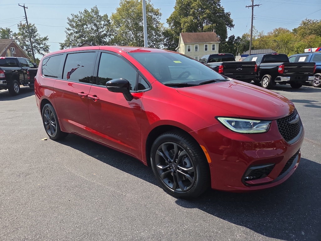 New 2026 Chrysler Pacifica SELECT AWD Passenger Van
