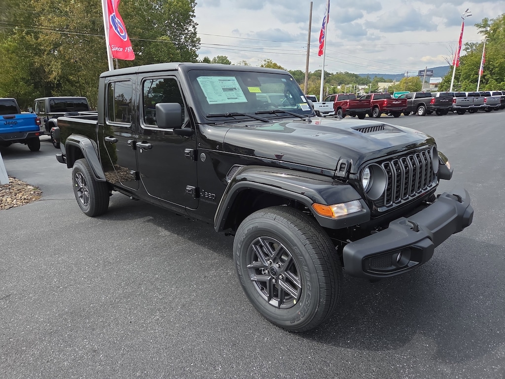 New 2025 Jeep Gladiator SPORT S 4X4 Pickup