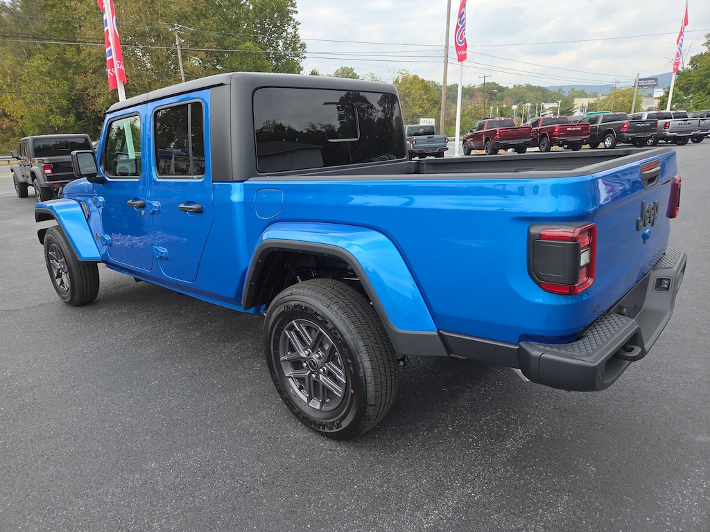 New 2025 Jeep Gladiator SPORT S 4X4 Pickup
