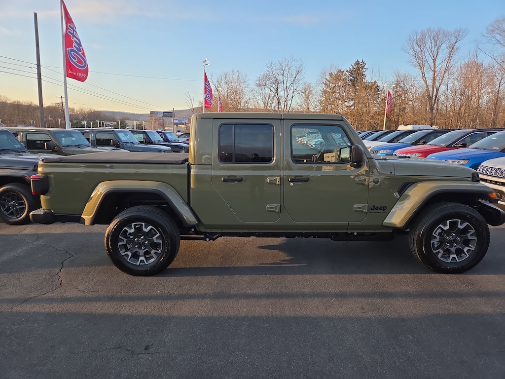 New 2026 Jeep Gladiator Sport Pickup