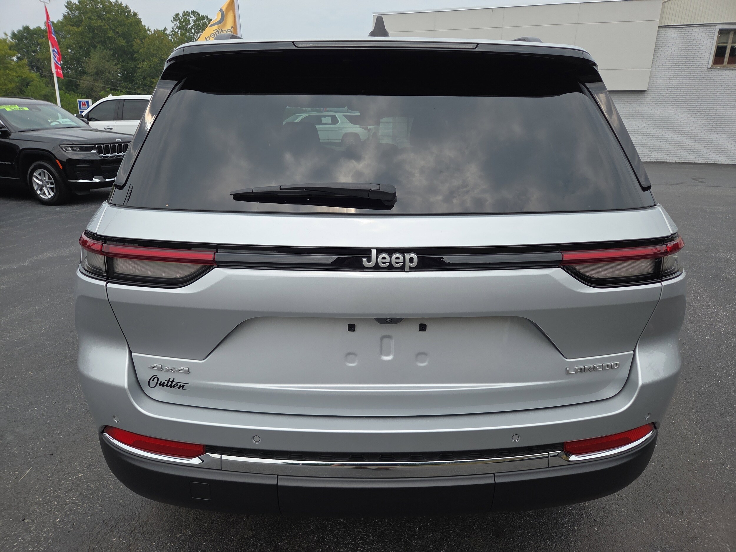 2024 Jeep Grand Cherokee Laredo X photo 3