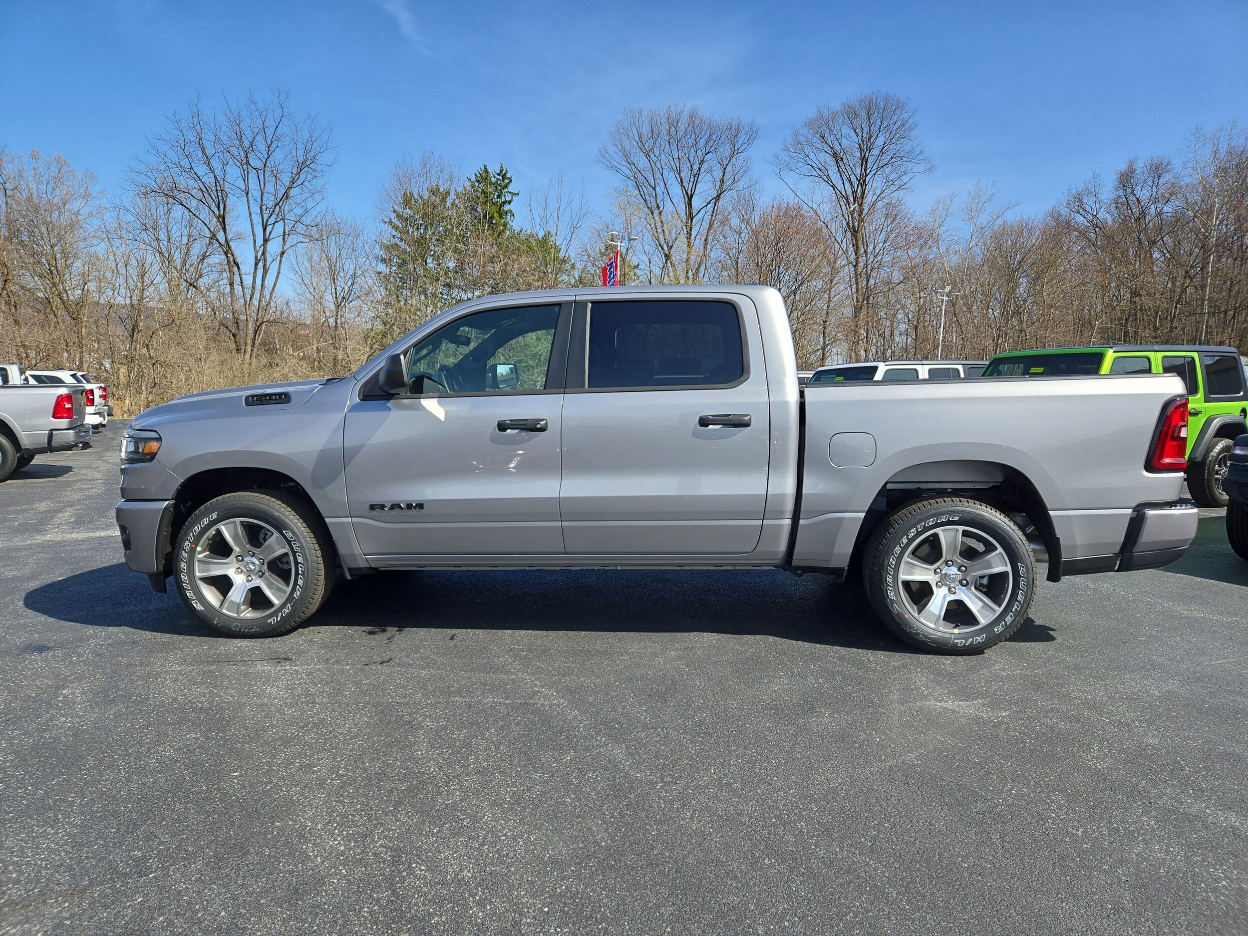 2025 Ram 1500 Tradesman photo 2