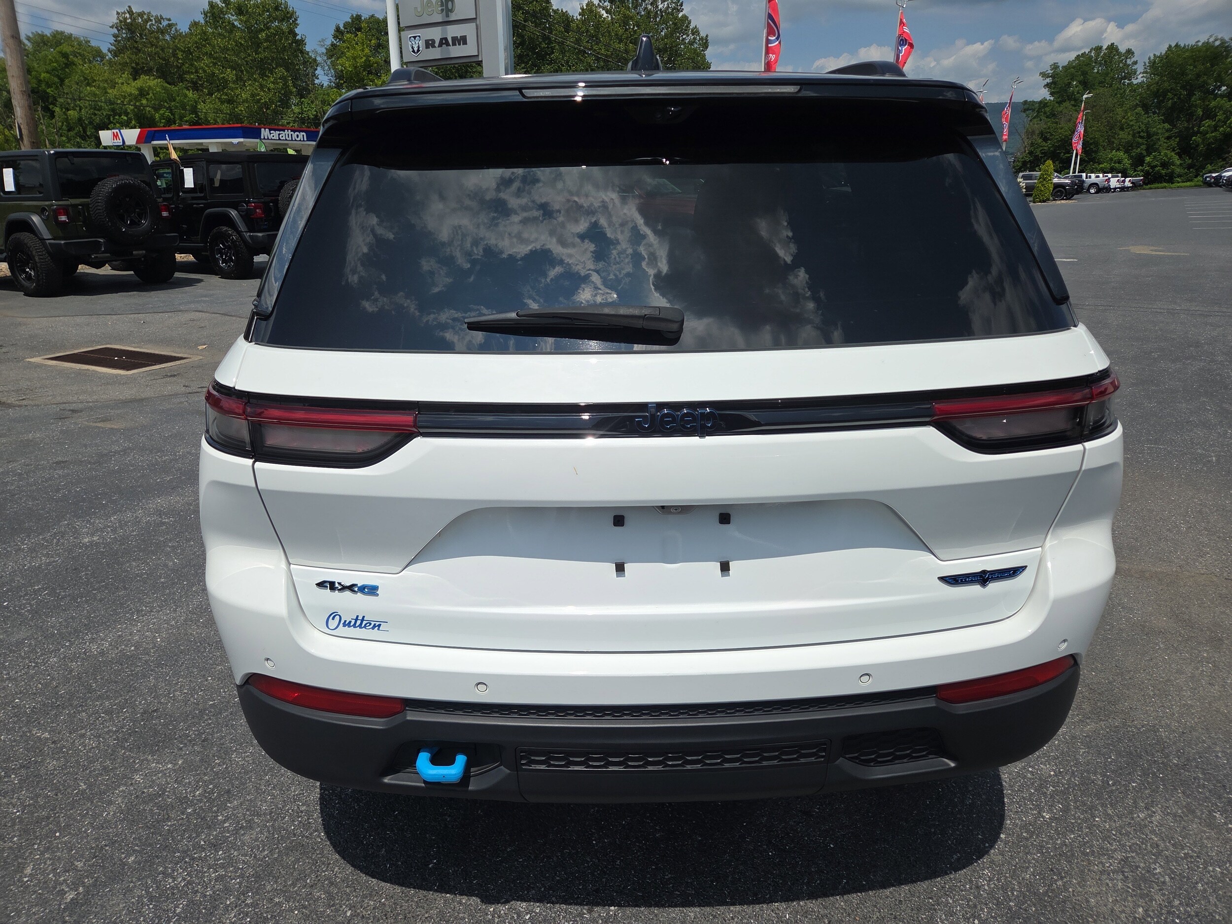 2023 Jeep Cherokee 4xe Trailhawk photo 4