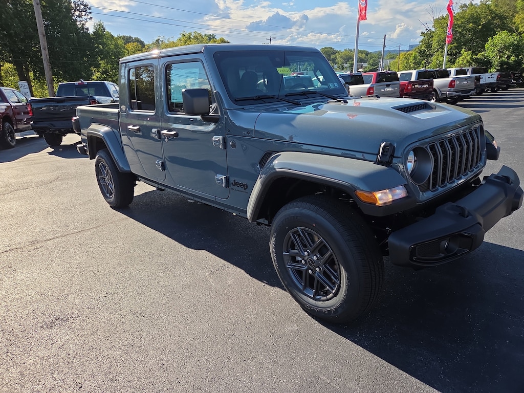 New 2025 Jeep Gladiator SPORT S 4X4 Pickup