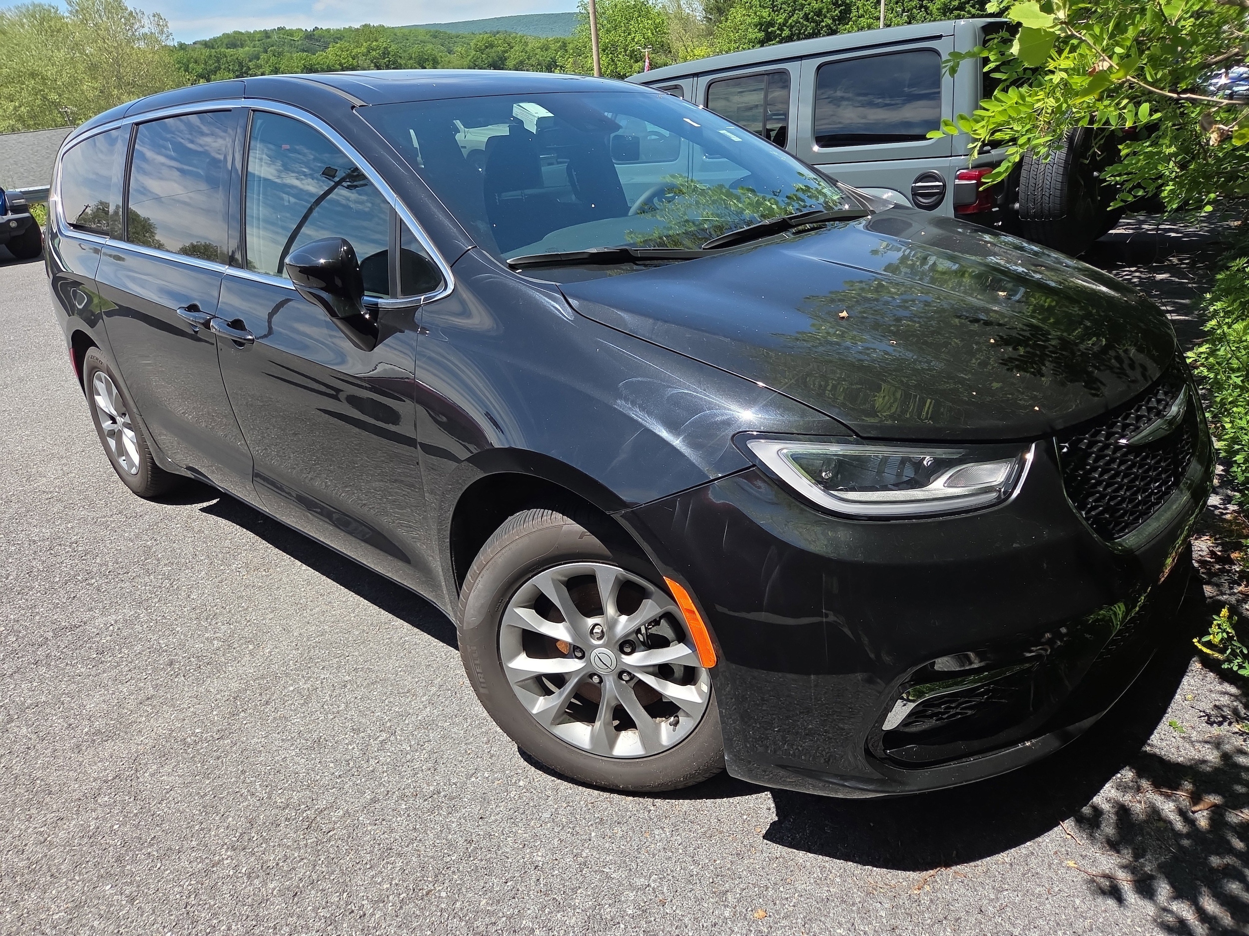 2026 Chrysler Pacifica Limited's photo