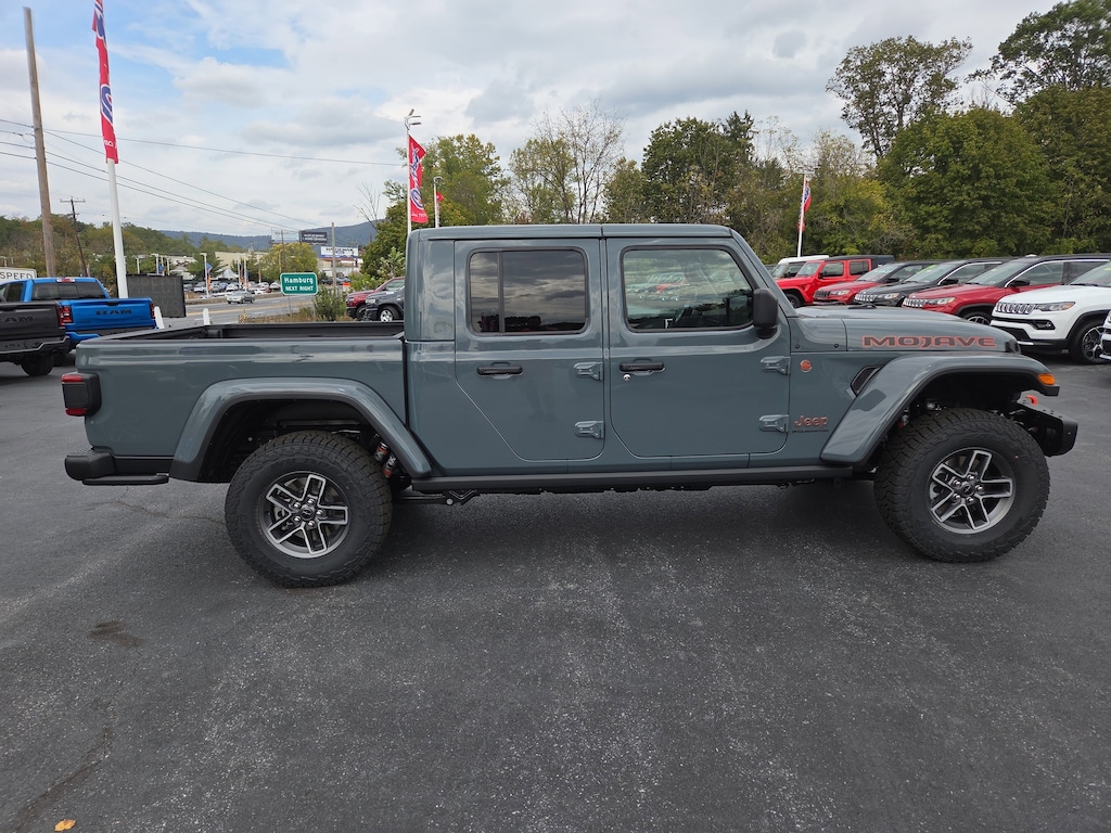 New 2025 Jeep Gladiator MOJAVE X 4X4 Pickup