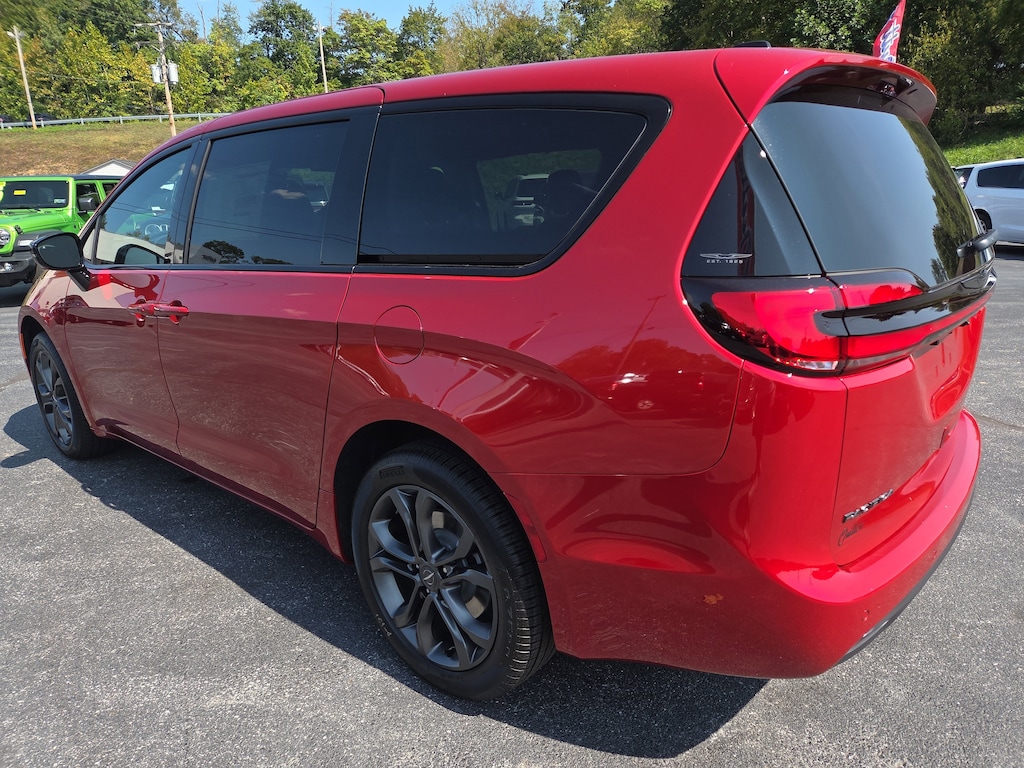 New 2026 Chrysler Pacifica SELECT AWD Passenger Van