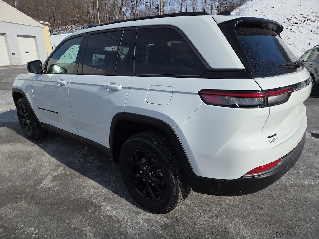 New 2026 Jeep Grand Cherokee Laredo Sport Utility
